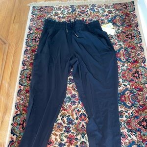 All in motion mid rise woven pants